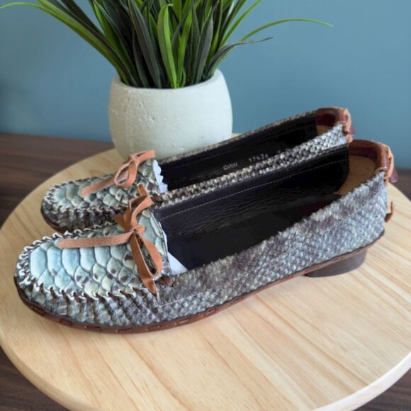 Stuart Weitzman 9 M Loafers Aqua Washed Boa Snake Sioux - Picture 1 of 10